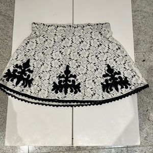 Jessica Simpson White Lace & Flyer-de-Lise Skirt